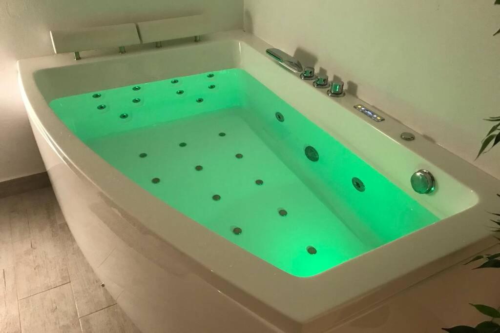 Appartement With Jacuzzi Free Wifi