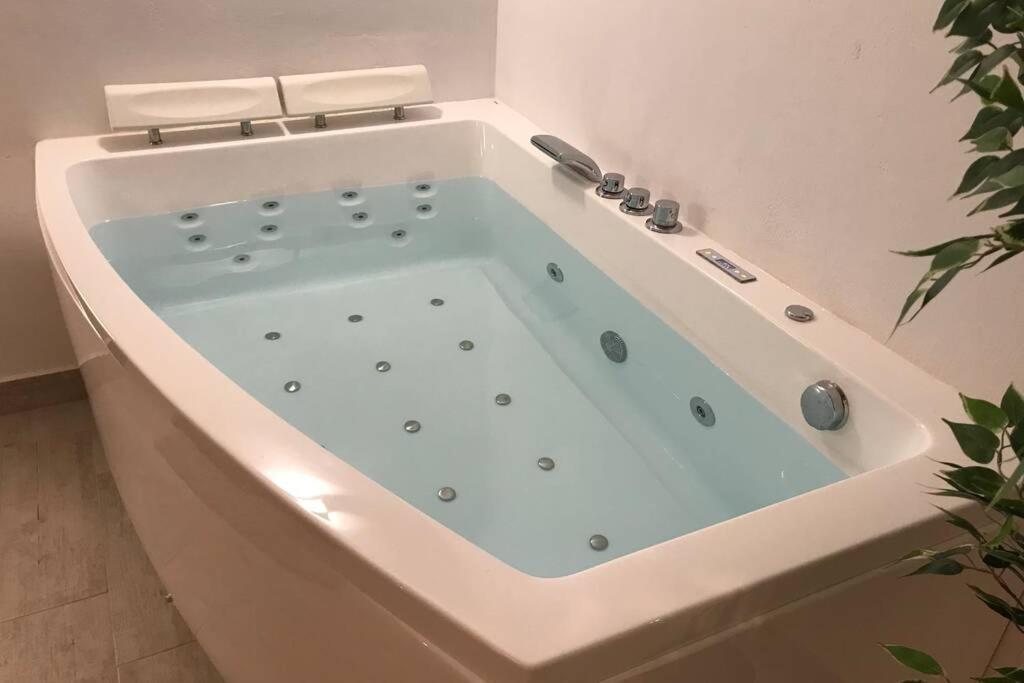 Appartement With Jacuzzi Free Wifi *